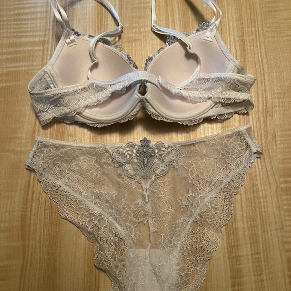 LISE CHARMEL Embroidered Bridal Lingerie Set 32B and S - Picture 4 of 6